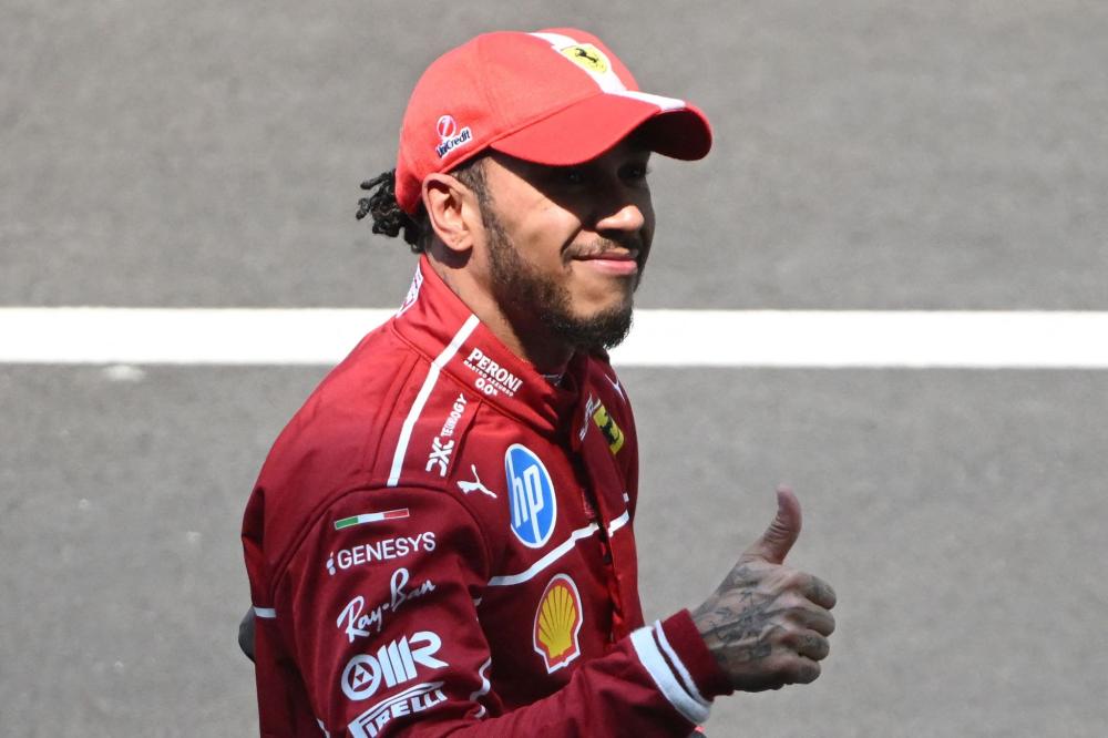 最惨一役！哈登伤情情况：穿战靴需搀扶+右腿不敢着地.